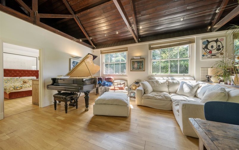 House to rent in Connaught Mews, Hampstead