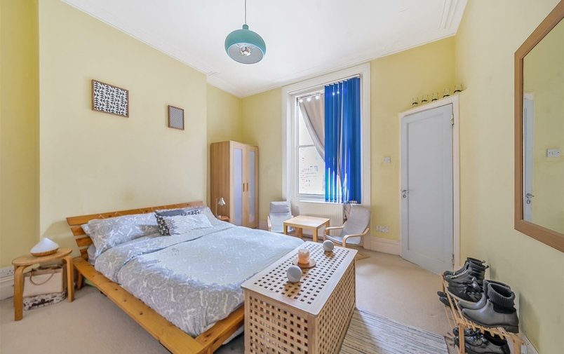 Flat to rent in Denning Road, Hampstead Village