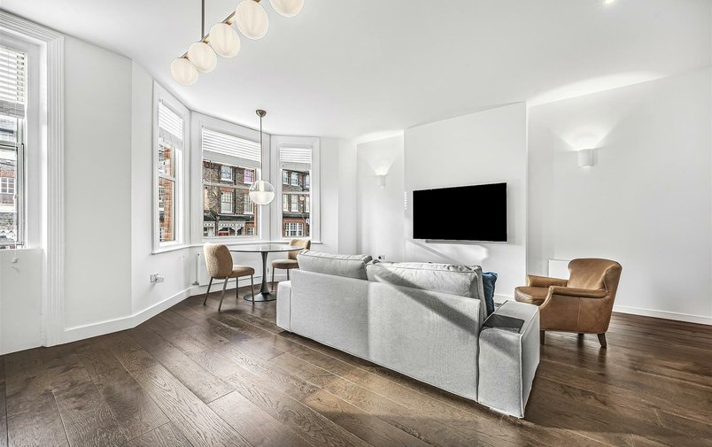 Flat to rent in Denning Road, Hampstead Village