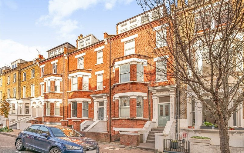Flat to rent in Denning Road, Hampstead Village