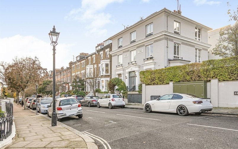 Flat to rent in Denning Road, Hampstead Village