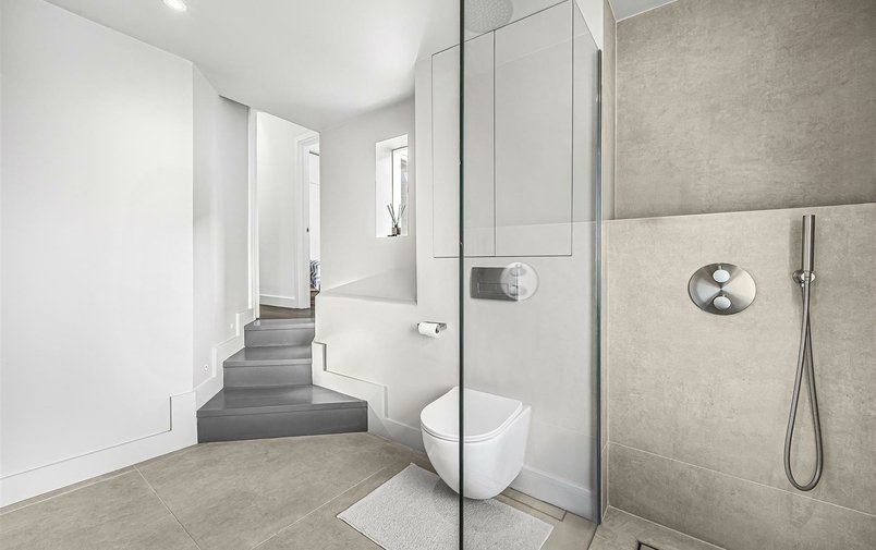 Flat to rent in Denning Road, Hampstead Village