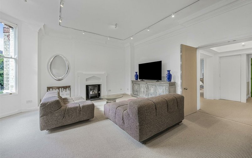 Flat to rent in Ellerdale Road, London