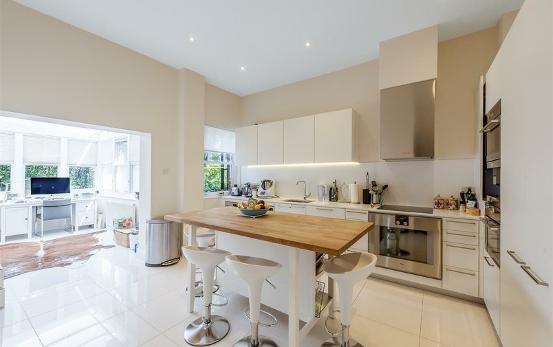 Flat to rent in Ellerdale Road, Hampstead