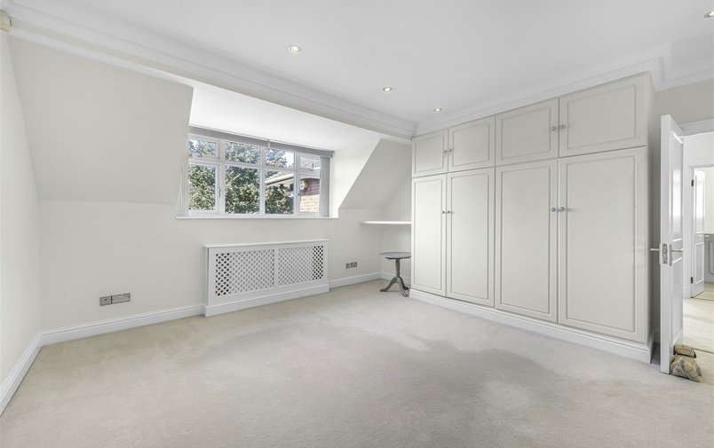House to rent in Farm Avenue, The Hocrofts