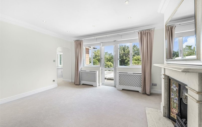 House to rent in Farm Avenue, The Hocrofts