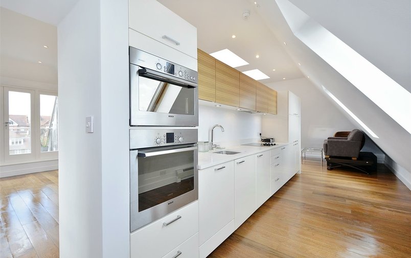 Flat to rent in Fitzjohn's Avenue, Hampstead