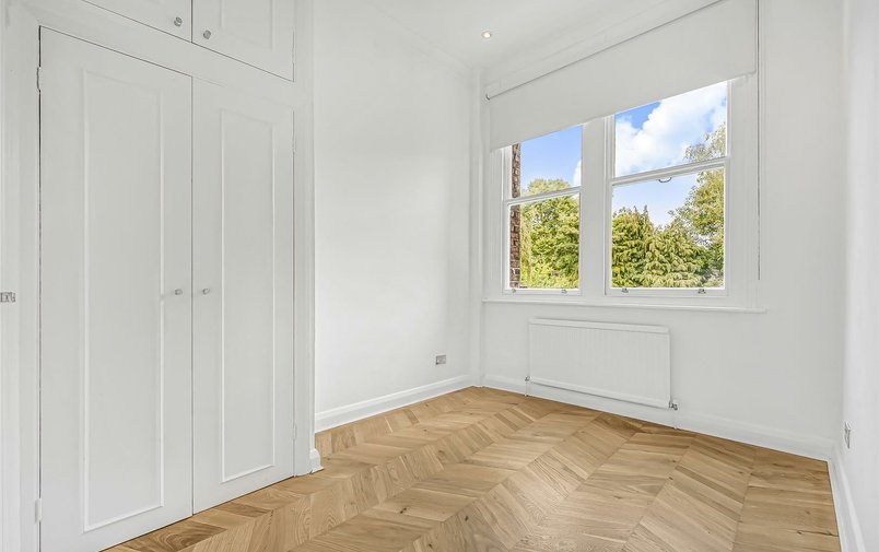 Flat to rent in Fitzjohn's Avenue, London