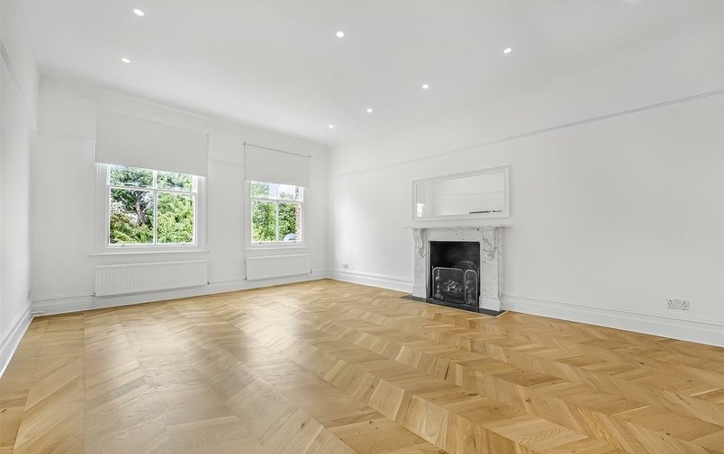 Flat to rent in Fitzjohn's Avenue, London
