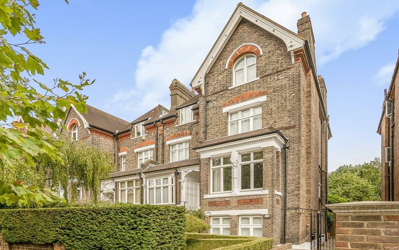 Flat to rent in Fitzjohn's Avenue, London