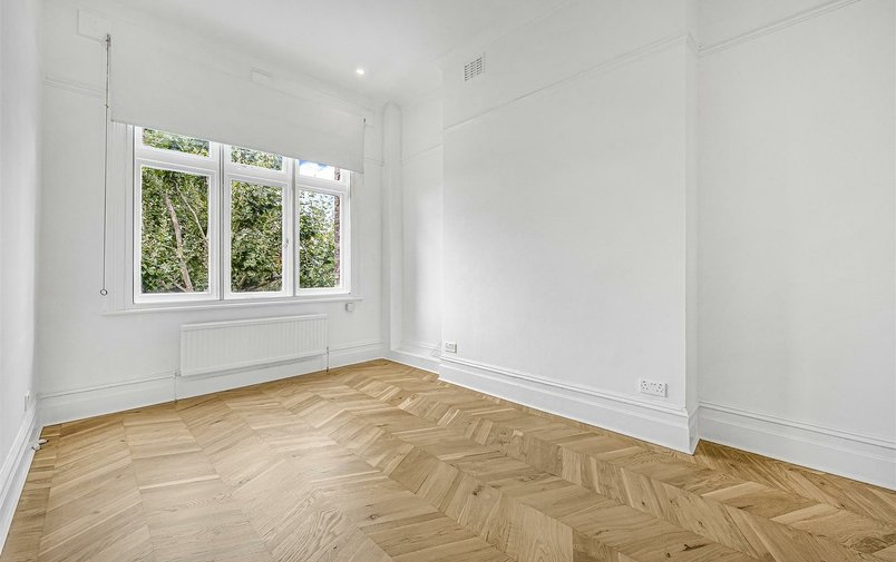 Flat to rent in Fitzjohn's Avenue, London