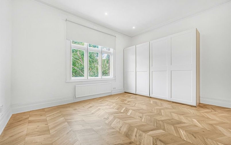 Flat to rent in Fitzjohn's Avenue, London