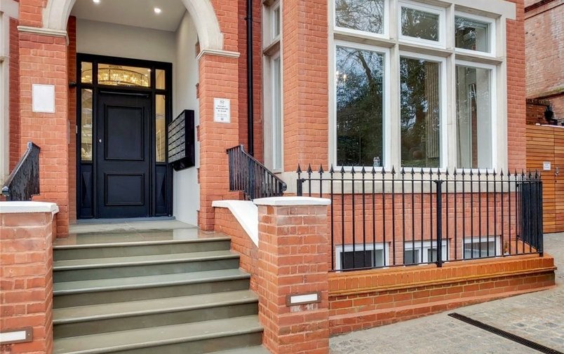 Flat to rent in Fitzjohns Avenue, Hampstead