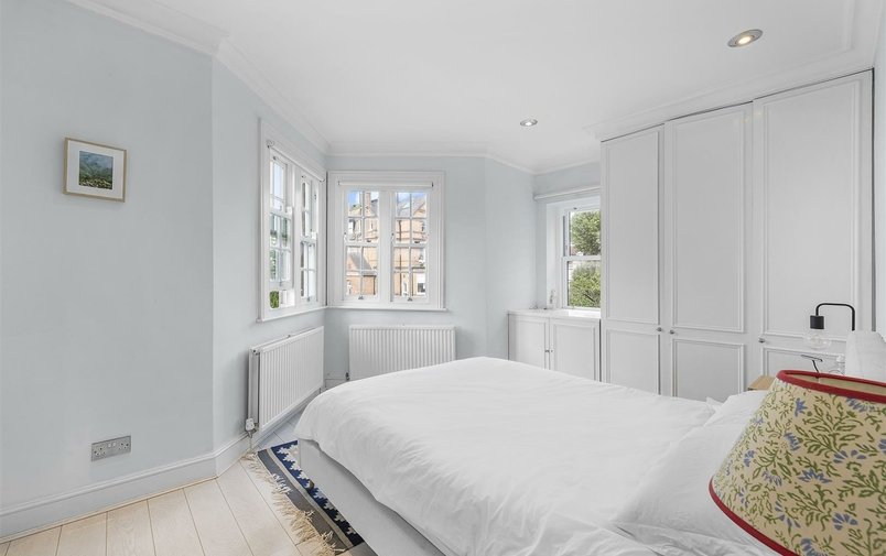 Flat to rent in Fitzjohn's Avenue, Hampstead Village