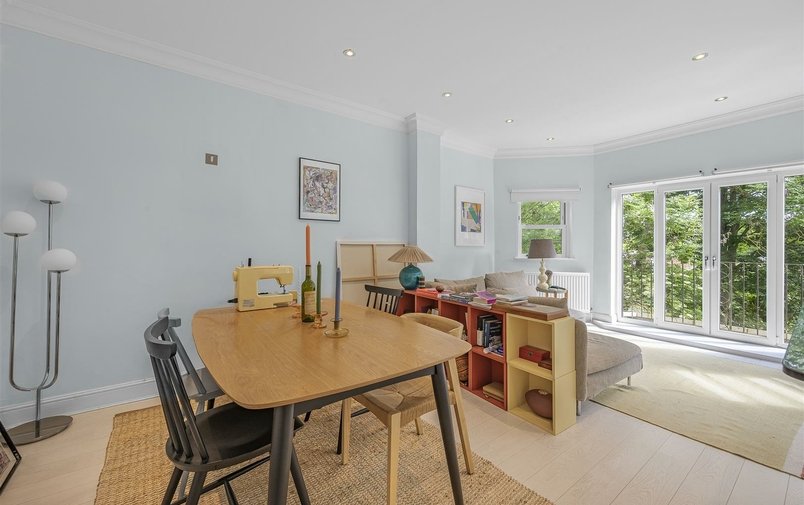 Flat to rent in Fitzjohn's Avenue, Hampstead Village