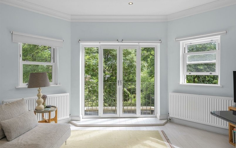 Flat to rent in Fitzjohn's Avenue, Hampstead Village