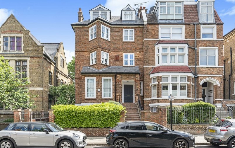 Flat to rent in Fitzjohn's Avenue, Hampstead Village