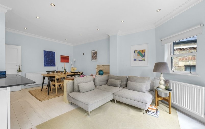 Flat to rent in Fitzjohn's Avenue, Hampstead Village