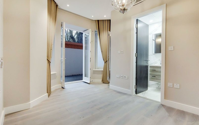 Flat to rent in Fitzjohns Avenue, Hampstead