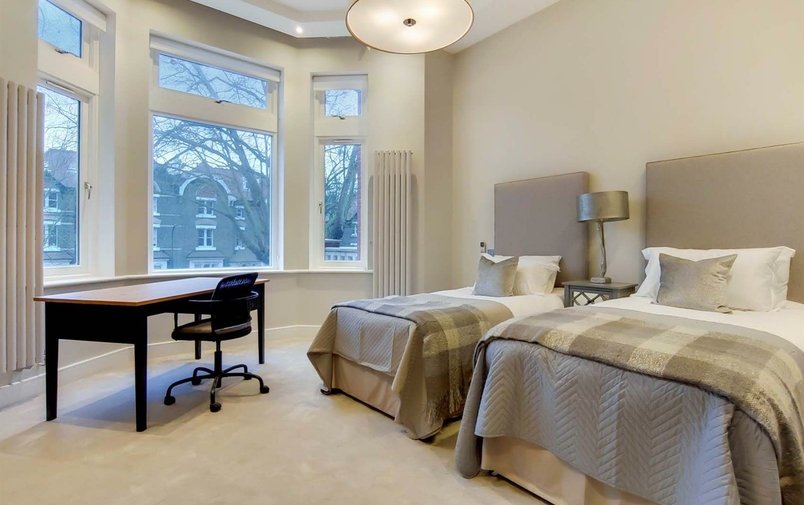 Flat to rent in Fitzjohns Avenue, Hampstead