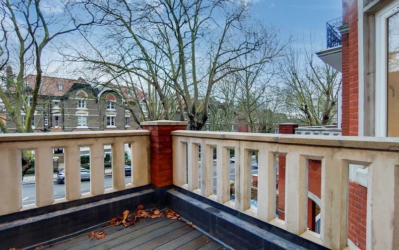 Flat to rent in Fitzjohns Avenue, Hampstead