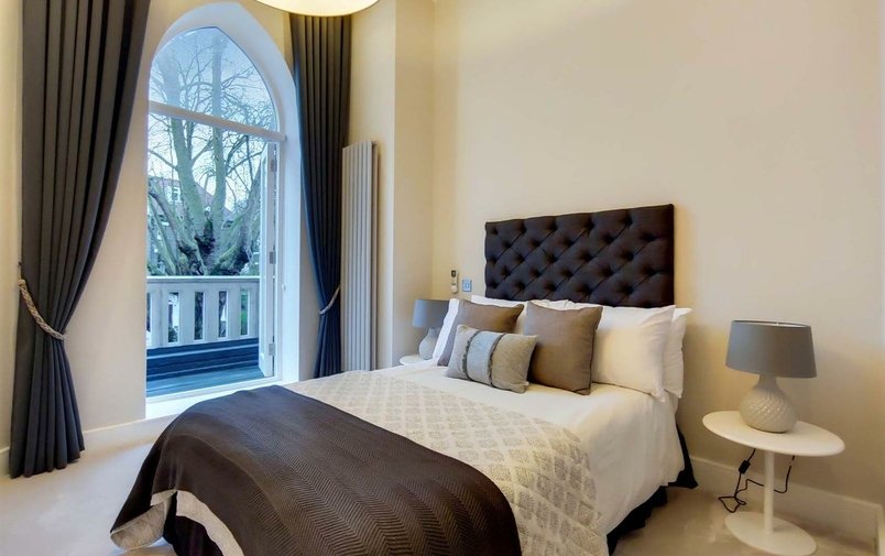 Flat to rent in Fitzjohns Avenue, Hampstead