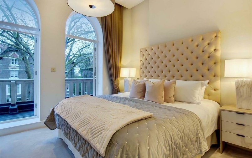 Flat to rent in Fitzjohns Avenue, Hampstead