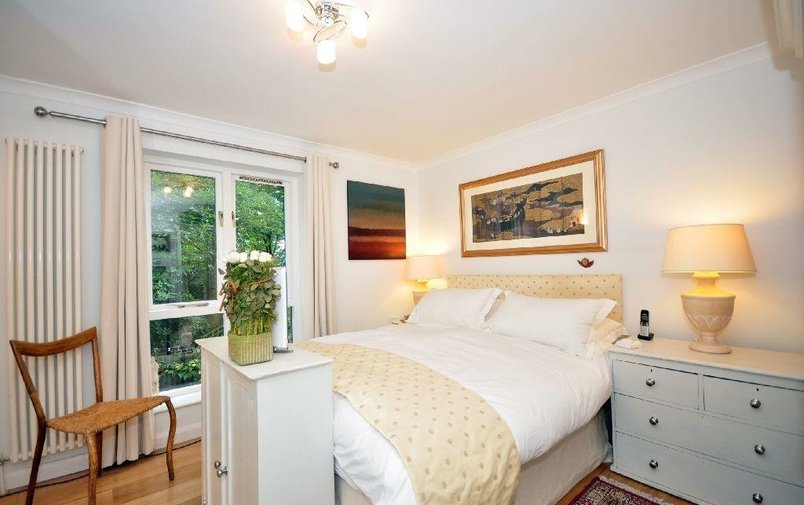 Flat to rent in Fitzjohns Avenue, Hampstead