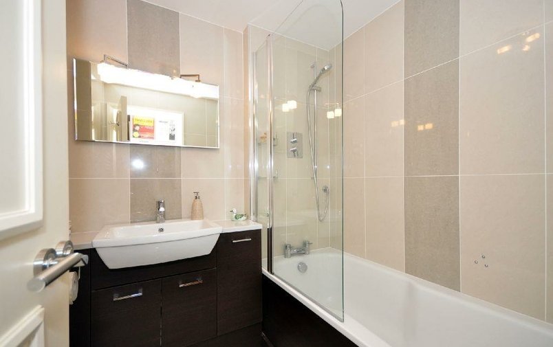 Flat to rent in Fitzjohns Avenue, Hampstead