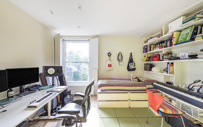 Flat to rent in Frognal, Hampstead