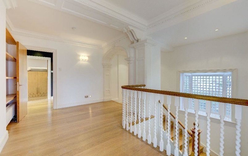 Flat to rent in Frognal, Hampstead Village
