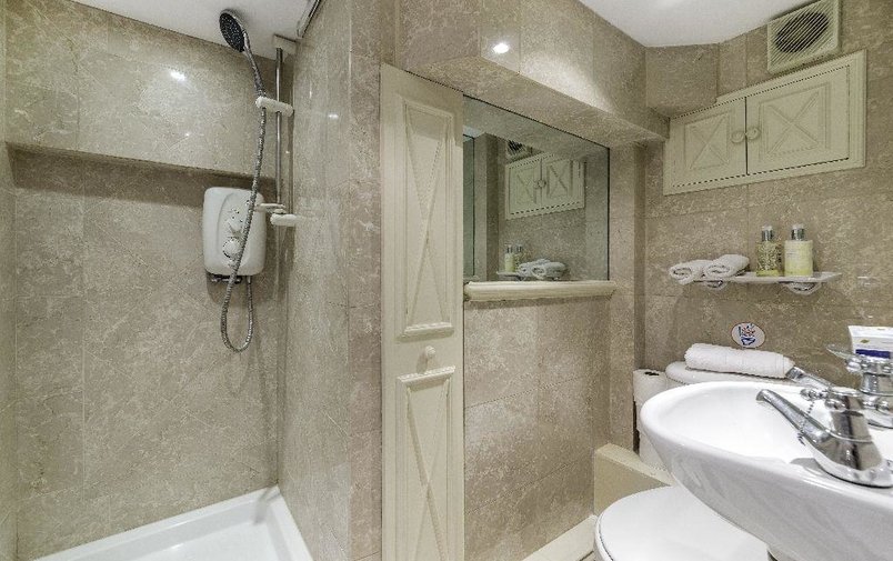 Flat to rent in Frognal, Hampstead