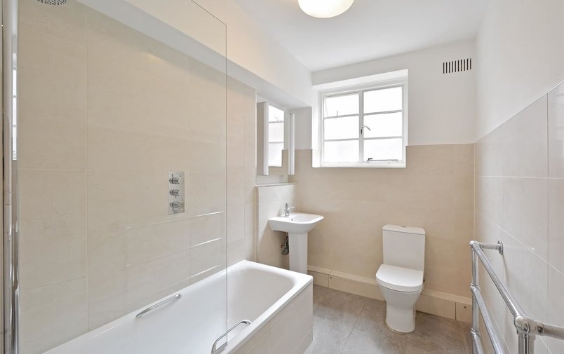 Flat to rent in Frognal Lane, Hampstead