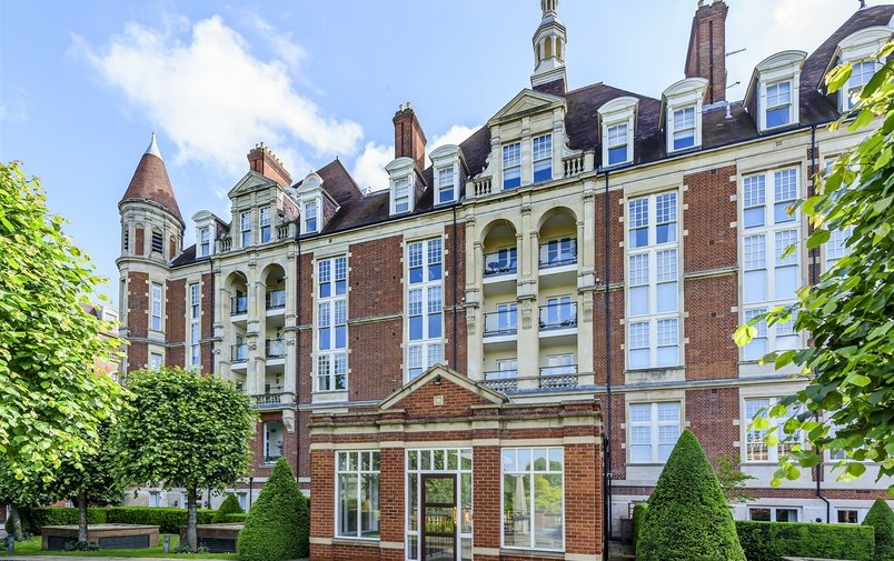 Flat to rent in Frognal Rise, Hampstead