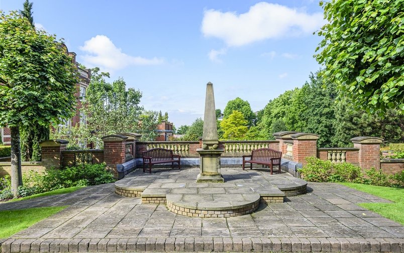 Flat to rent in Frognal Rise, Hampstead