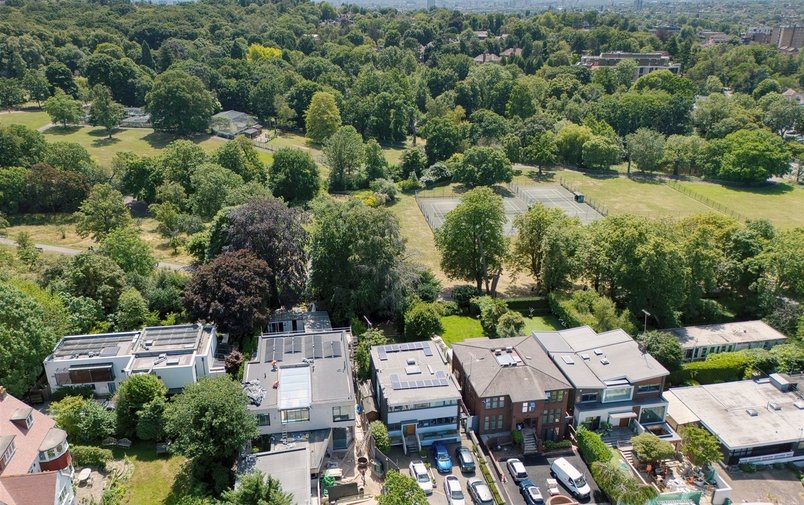 House to rent in Golders Park Close, Golders Hill Park