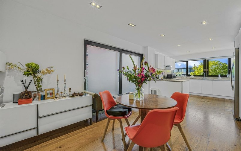 House to rent in Golders Park Close, Golders Hill Park