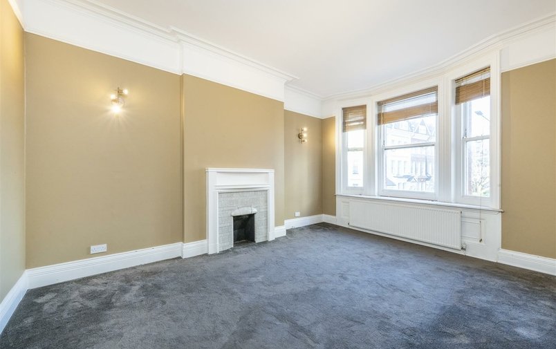 Flat to rent in Goldhurst Terrace, London