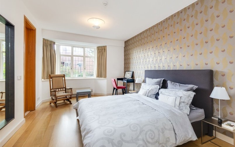 Flat to rent in Greenaway Gardens, London