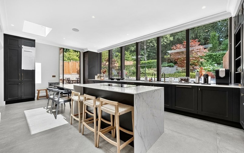 House to rent in Heath Drive, Hampstead