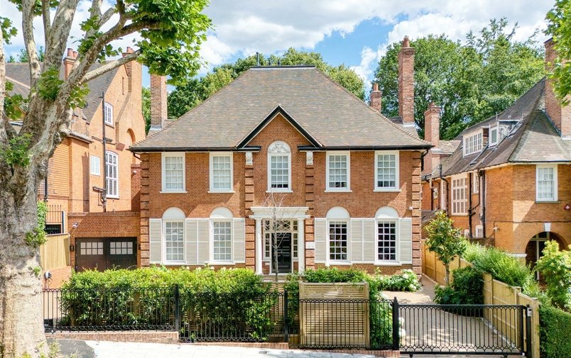 House to rent in Heath Drive, Hampstead