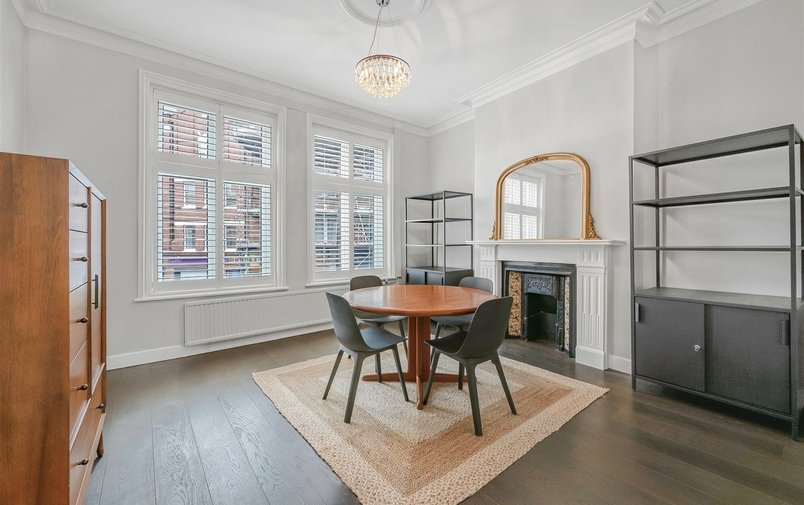 Flat to rent in Heath Street, London