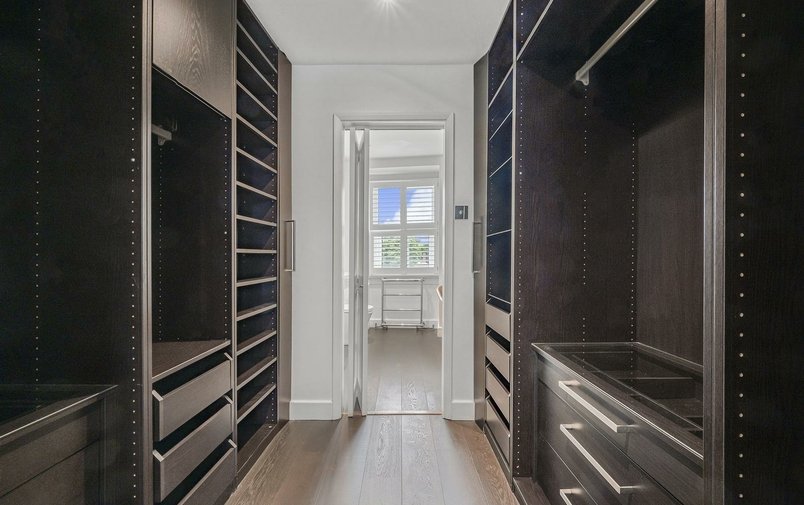 Flat to rent in Heath Street, London