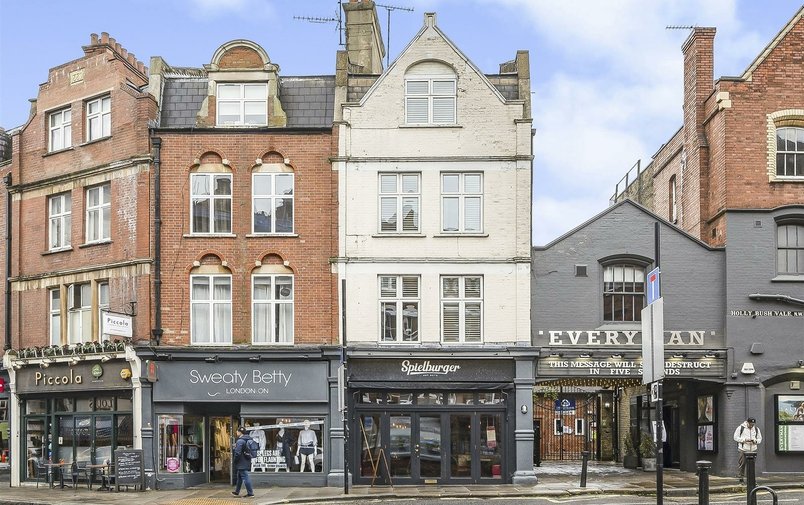 Flat to rent in Heath Street, London