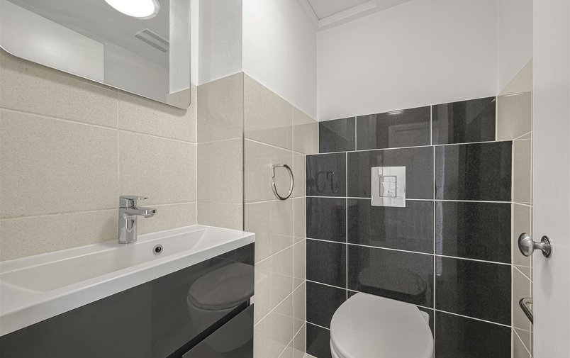 Flat to rent in 2 Heath Street, London