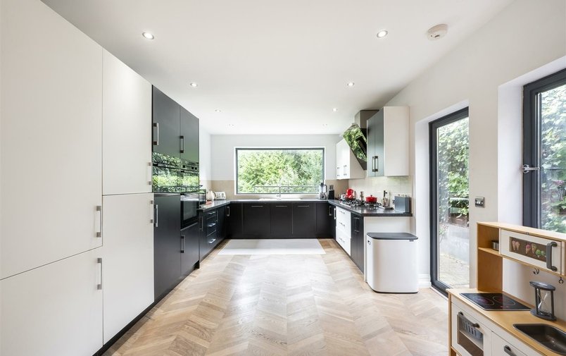 House to rent in Hermitage Lane, Hampstead