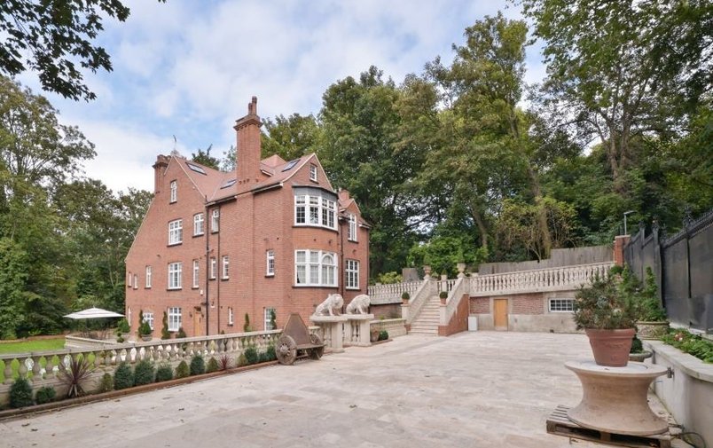 Flat to rent in Heysham Lane, London