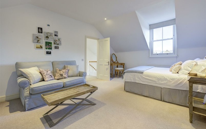 House to rent in Hilltop Road, West Hampstead