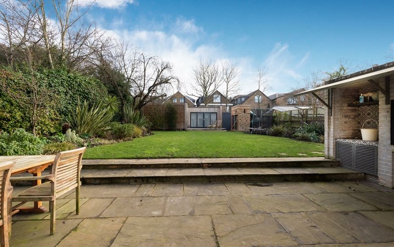 House to rent in Hilltop Road, West Hampstead