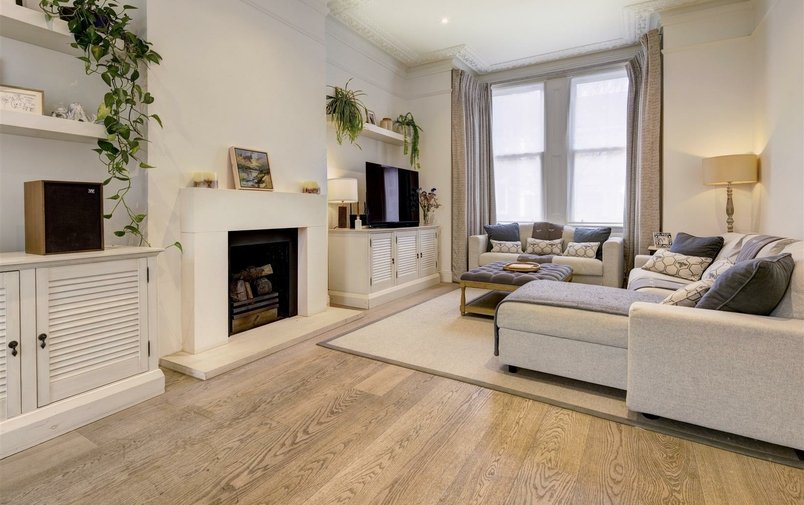 House to rent in Hilltop Road, West Hampstead